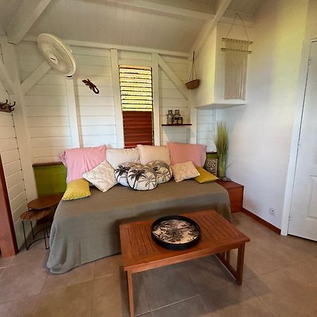 Bungalow, Gite Les Fleurs Du Colibri Bouillante Kültér fotó